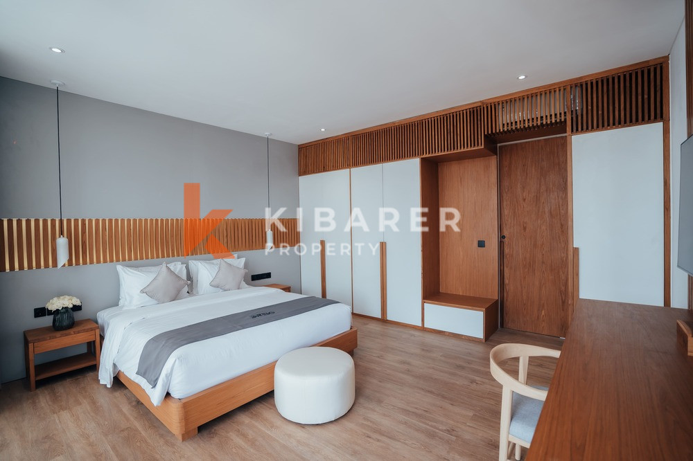 Three-Bedroom Villa with Closed Living Room and Roof in Canggu — image 12