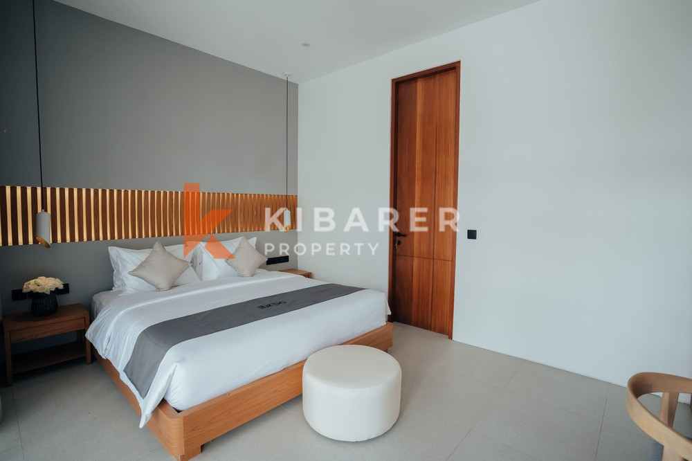 Three-Bedroom Villa with Closed Living Room and Roof in Canggu — image 18