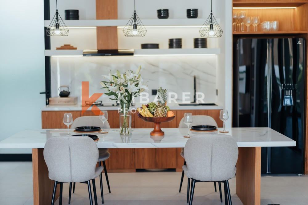 Three-Bedroom Villa with Closed Living Room and Roof in Canggu — image 7