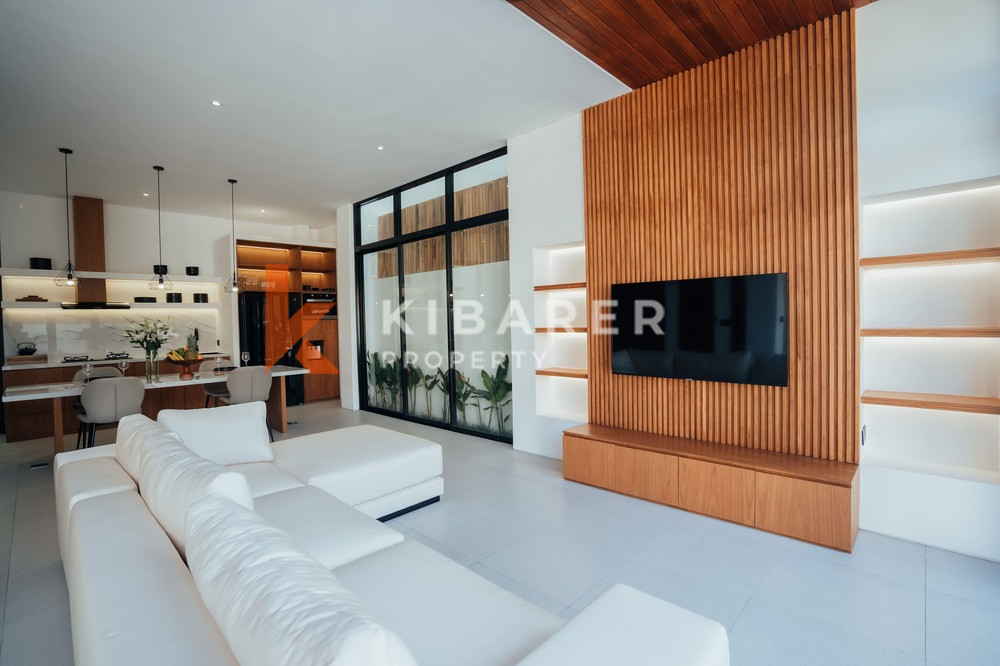 Three-Bedroom Villa with Closed Living Room and Roof in Canggu — image 5