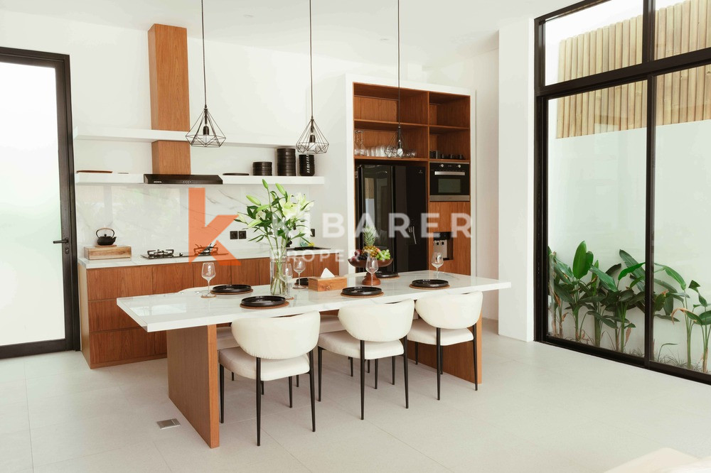 Three-Bedroom Villa with Closed Living Room and Roof in Canggu — image 8
