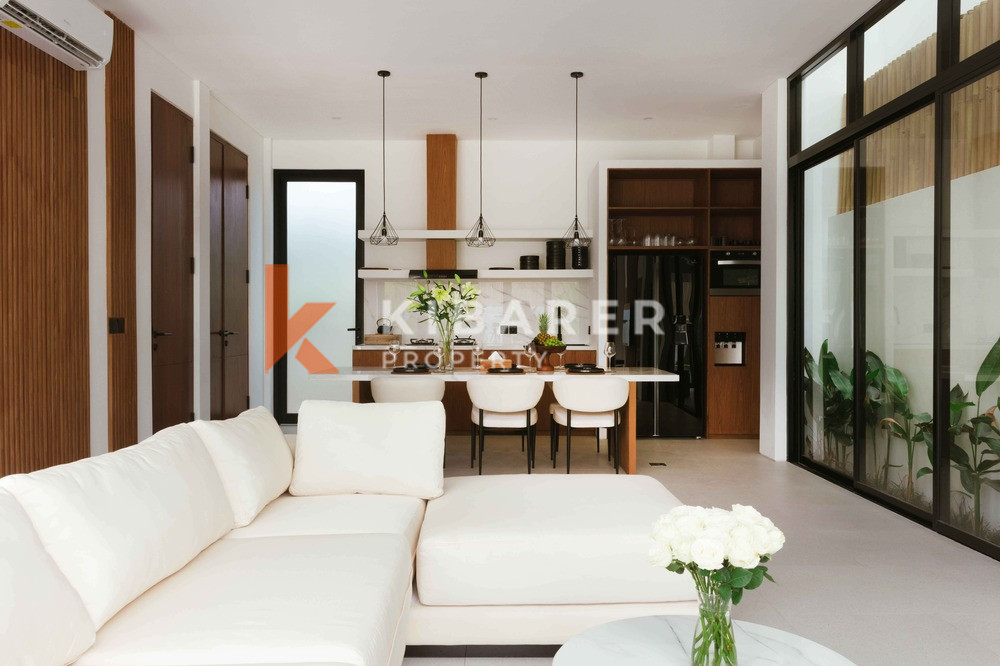 Three-Bedroom Villa with Closed Living Room and Roof in Canggu — image 11