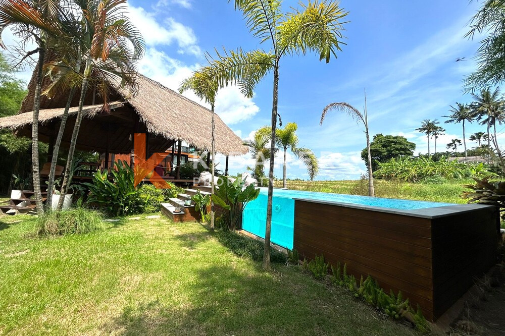 Beautiful Serene Two Bedroom Enclosed Living Room Villa in Seseh