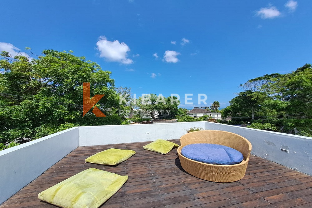 Four-Bedroom Villa with Open Living Room and Remote Control, Walking Distance to the Beach in Berawa Area — image 16