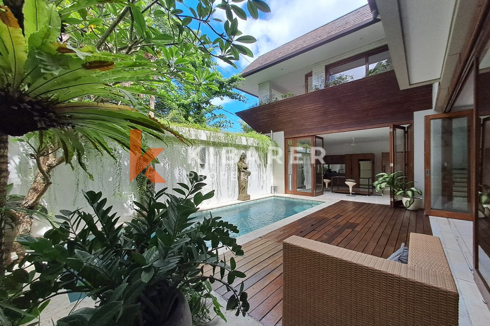 Four-Bedroom Villa with Open Living Room and Remote Control, Walking Distance to the Beach in Berawa Area — image 7