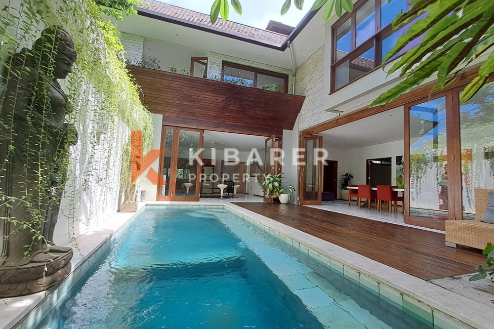 Four-Bedroom Villa with Open Living Room and Remote Control, Walking Distance to the Beach in Berawa Area — image 3