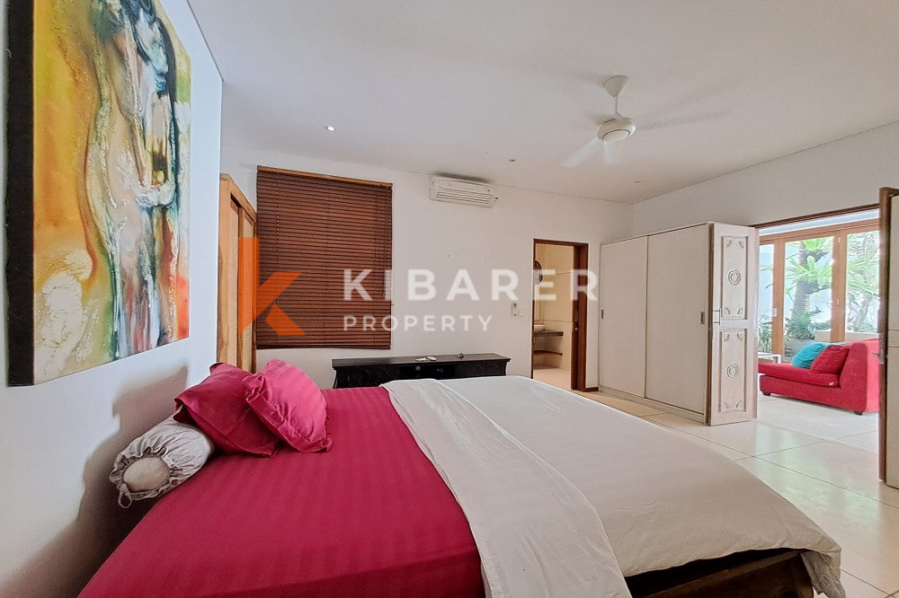 Four-Bedroom Villa with Open Living Room and Remote Control, Walking Distance to the Beach in Berawa Area — image 12