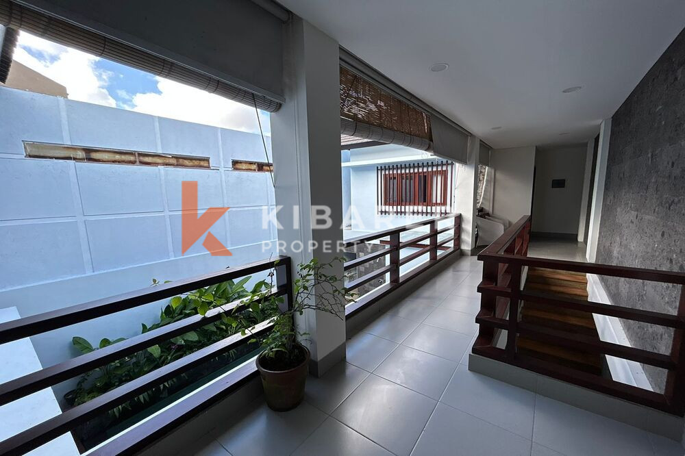 Beautiful Two-Bedroom Villa with Enclosed Living Room and Pool in Ungasan — image 8