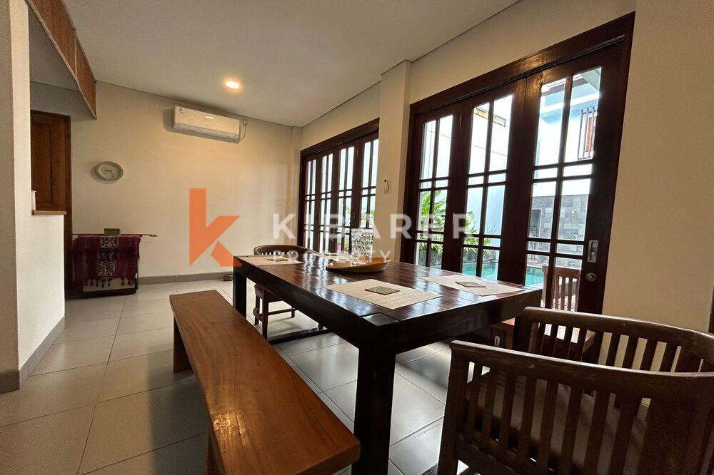 Beautiful Two-Bedroom Villa with Enclosed Living Room and Pool in Ungasan — image 7