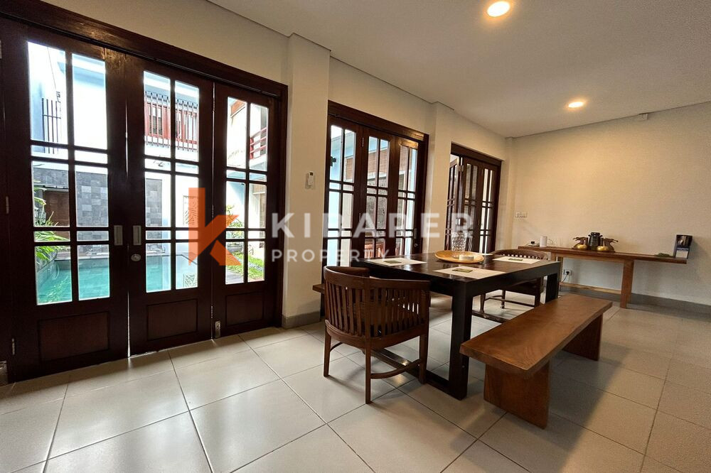 Beautiful Two-Bedroom Villa with Enclosed Living Room and Pool in Ungasan — image 9