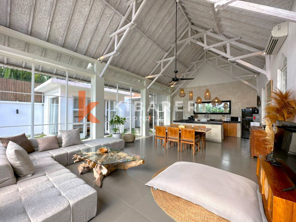 3 Bedroom Villa with Enclosed Living — image 3