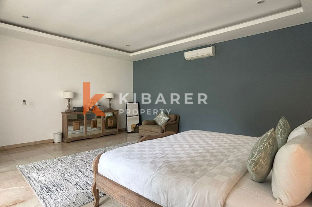 Luxurious Two Bedroom Enclosed Living Colonial Style Villa in Umalas — image 10