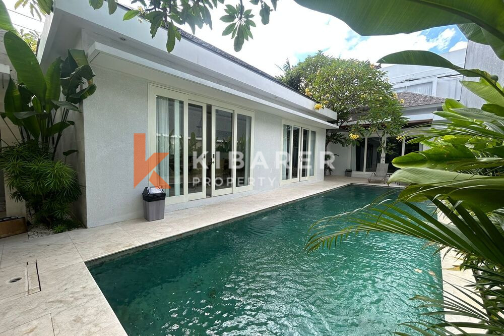 Luxurious Two Bedroom Enclosed Living Colonial Style Villa in Umalas — image 1