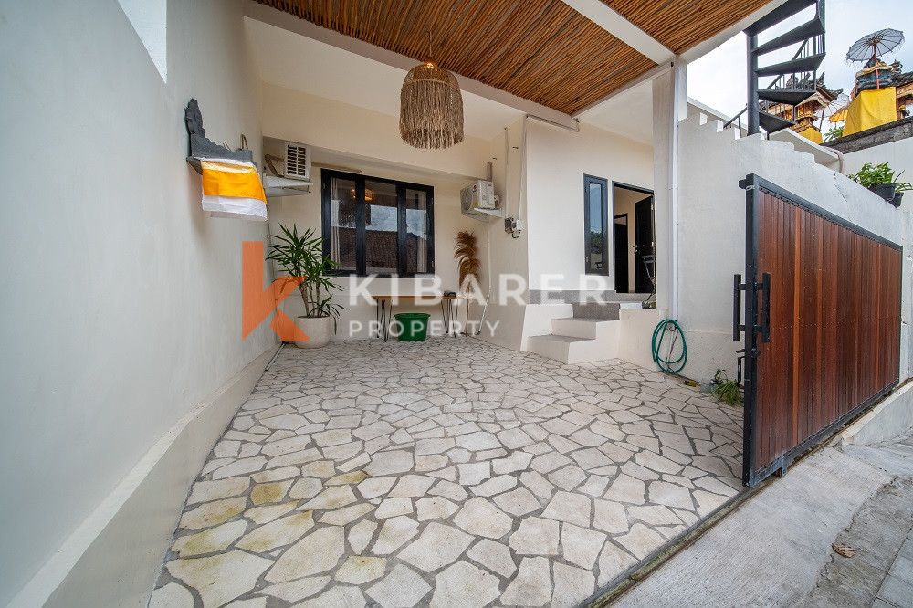 Comfortable and Elegant Three-Bedroom Villa with Rooftop in Canggu — image 3