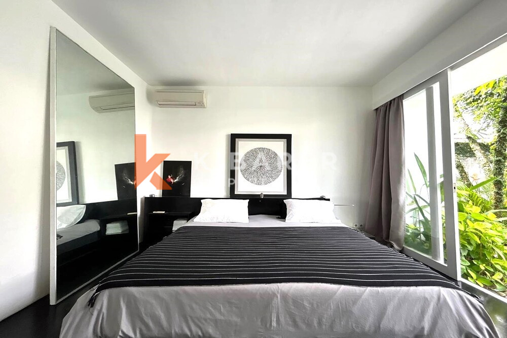 Aesthetic Two Bedroom Villa Open Living Room in Seminyak — image 18