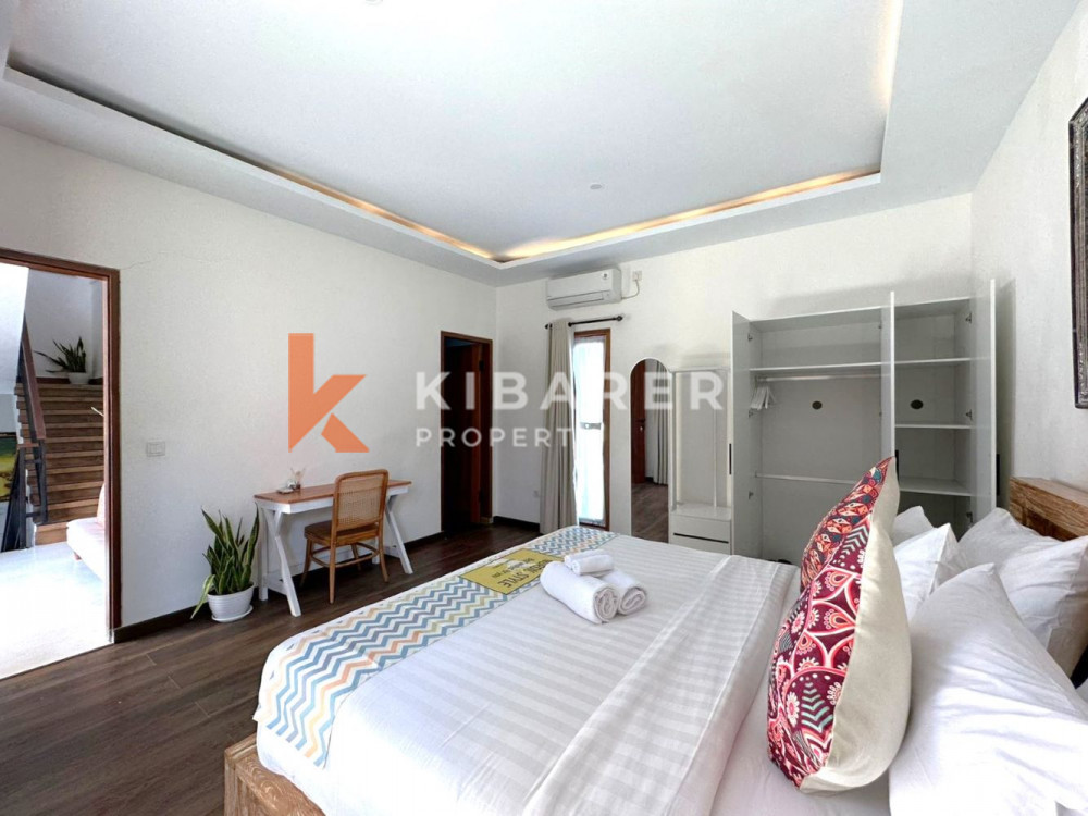 Three-Bedroom Closed Living Villa with Roof in Berawa — image 8