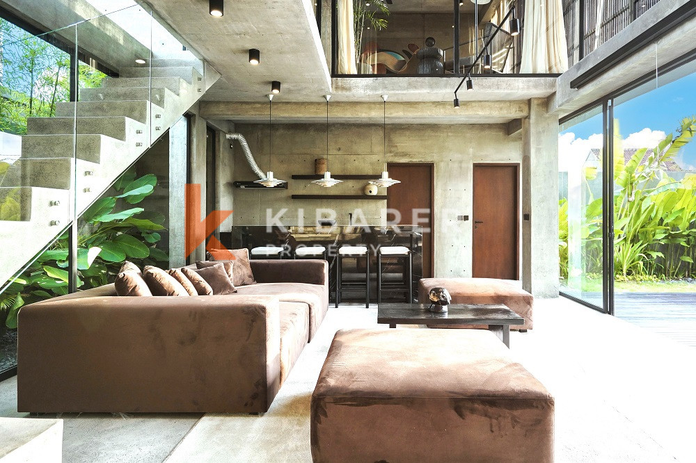 Luxury Three-Bedroom Villa with Enclosed Living Room and High-Quality Design on the Edge of Canggu — image 3