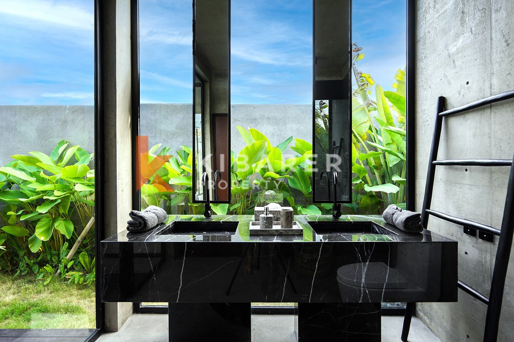 Luxury Three-Bedroom Villa with Enclosed Living Room and High-Quality Design on the Edge of Canggu — image 10