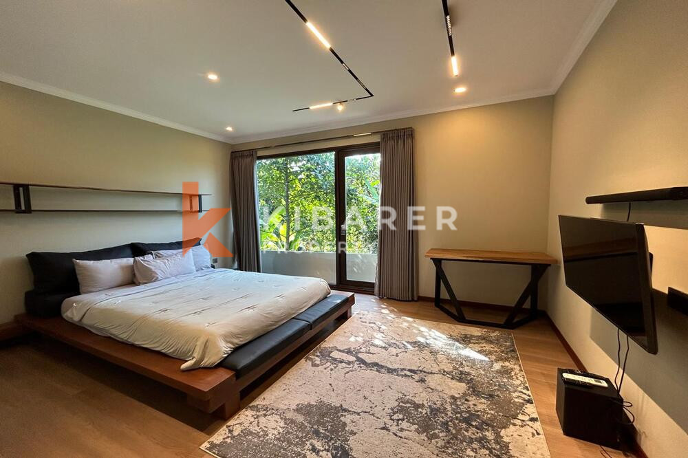 Charming Two Bedroom Enclosed Living Smart Villa with Jacuzzi in Ungasan — image 16