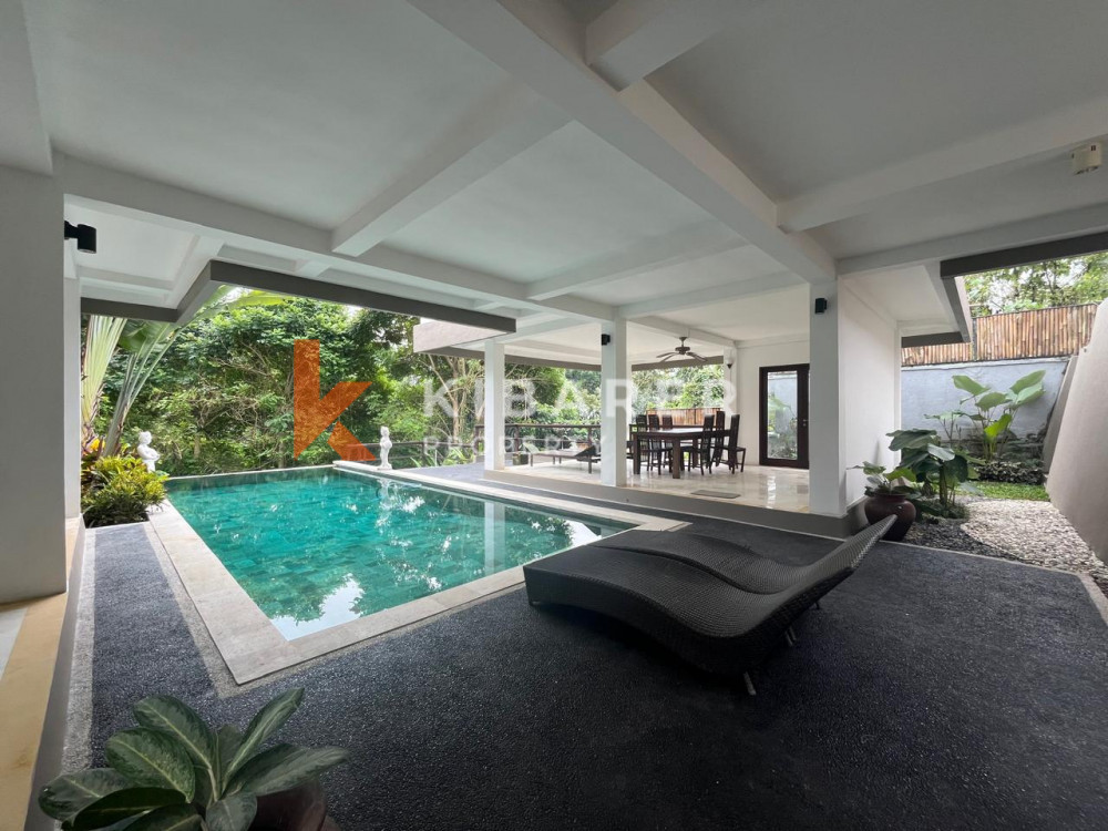 Jungle four bedrooms open living room villa in mengwi area