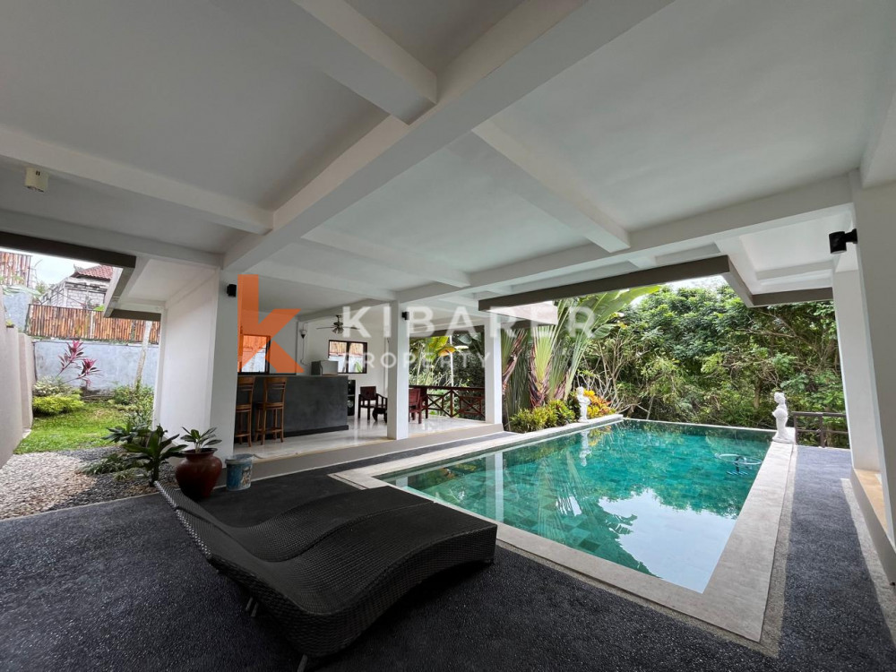 Jungle four bedrooms open living room villa in mengwi area — image 2