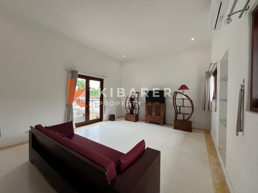Jungle four bedrooms open living room villa in mengwi area — image 10