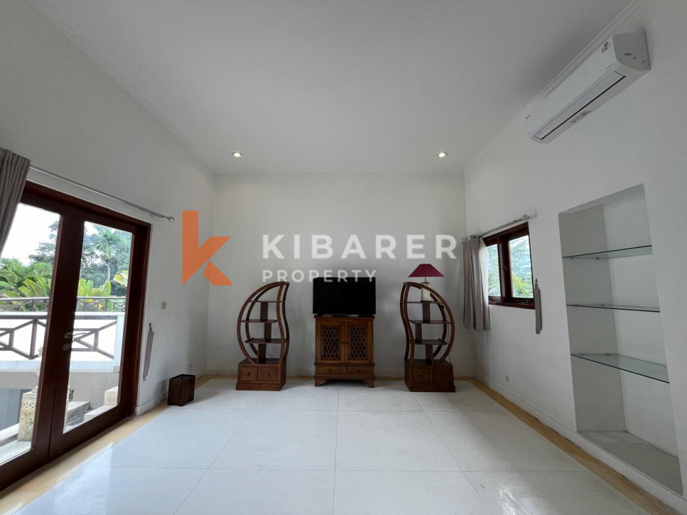 Jungle four bedrooms open living room villa in mengwi area — image 12