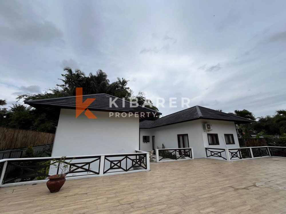 Jungle four bedrooms open living room villa in mengwi area — image 9