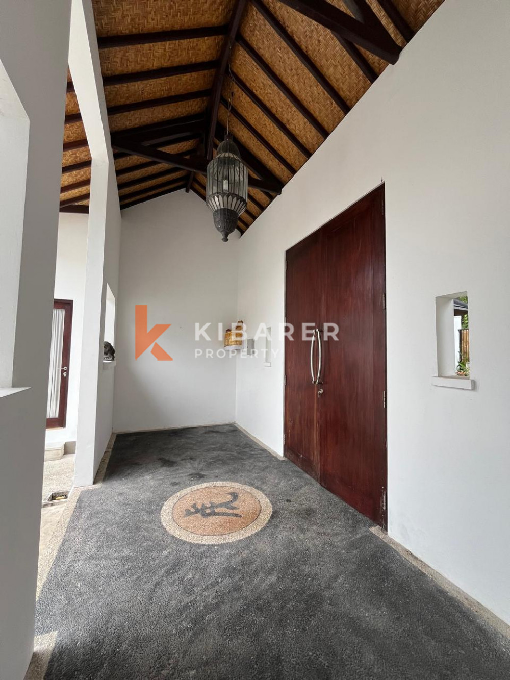 Jungle four bedrooms open living room villa in mengwi area — image 6