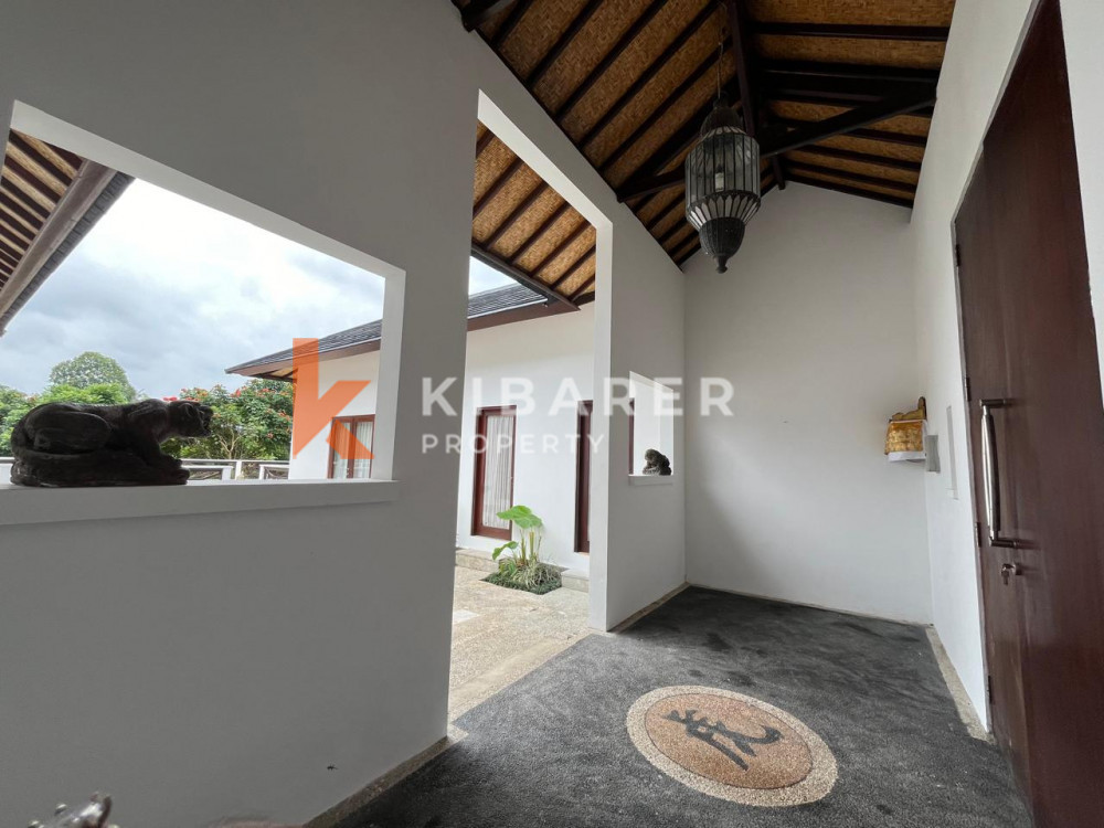 Jungle four bedrooms open living room villa in mengwi area — image 7