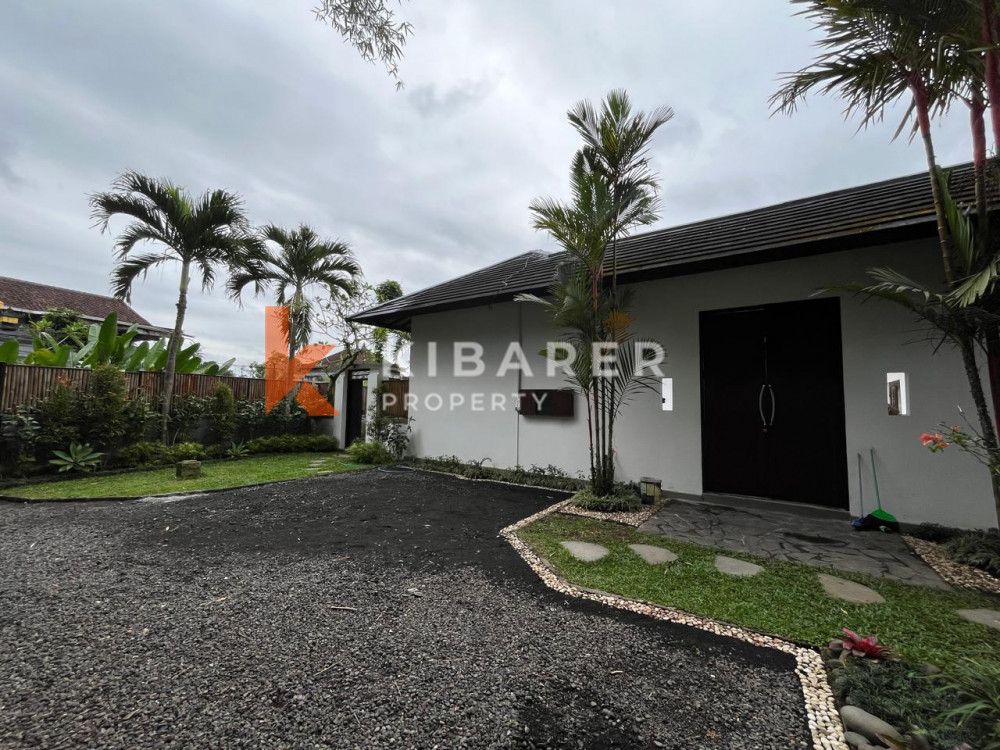 Jungle four bedrooms open living room villa in mengwi area — image 5