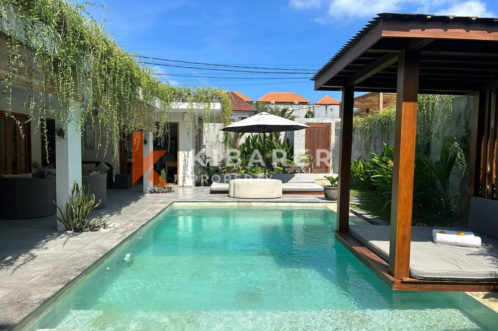 Beautiful Closed Three-Bedroom Villa in Batu Bolong — image 3