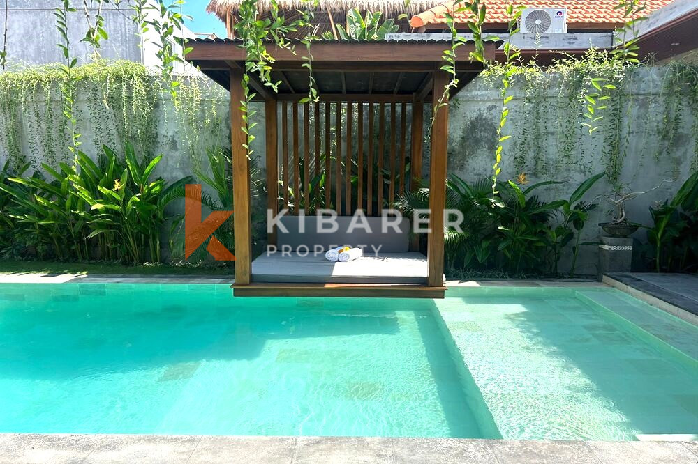 Beautiful Closed Three-Bedroom Villa in Batu Bolong — image 7
