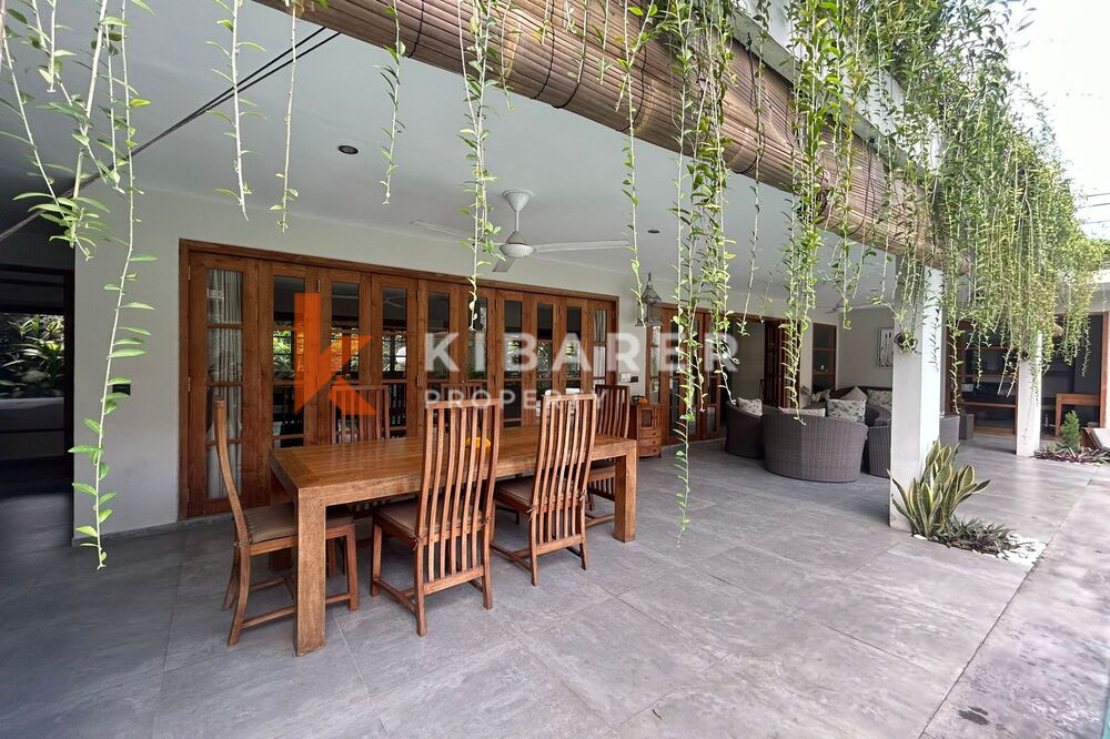 Beautiful Closed Three-Bedroom Villa in Batu Bolong — image 13