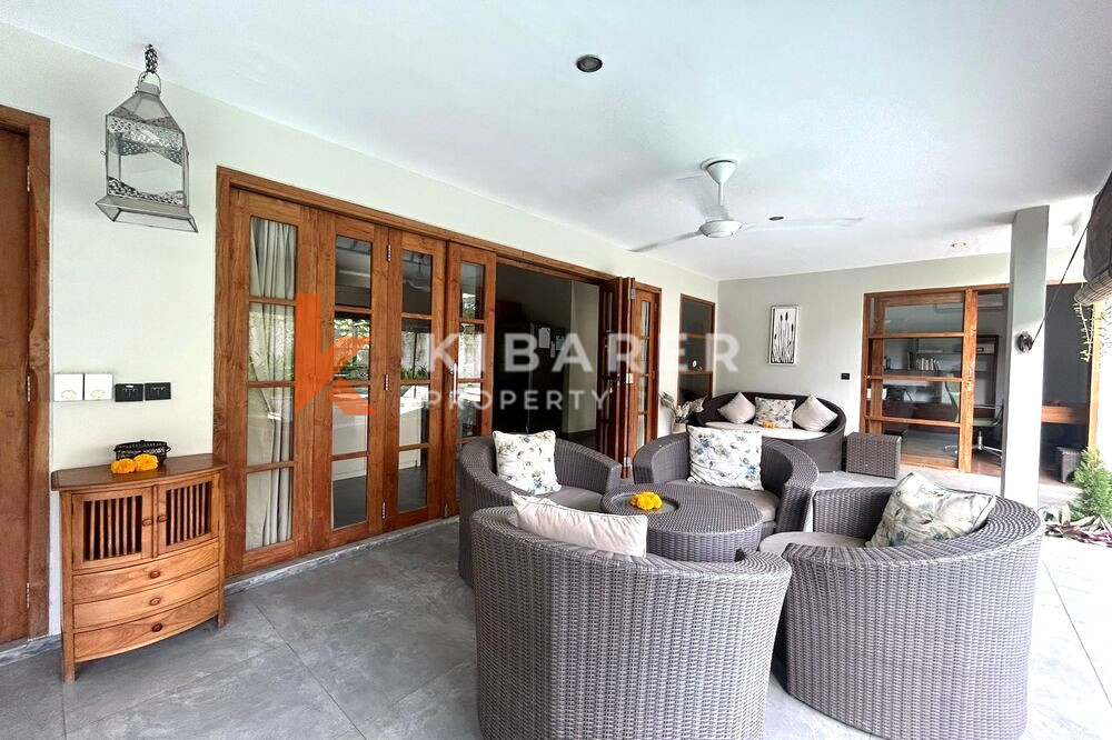 Beautiful Closed Three-Bedroom Villa in Batu Bolong — image 11