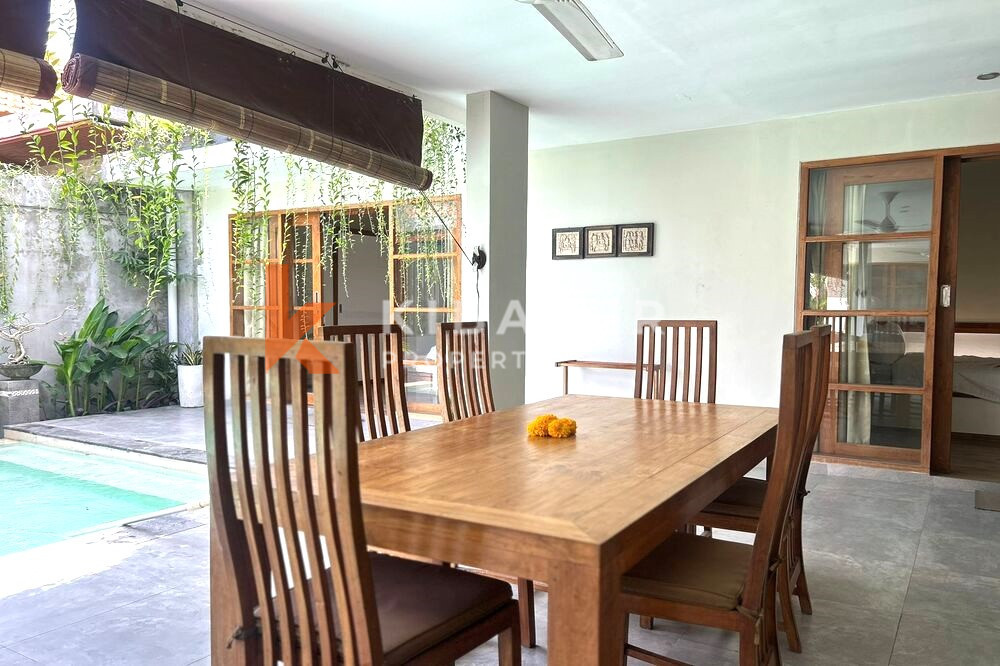 Beautiful Closed Three-Bedroom Villa in Batu Bolong — image 12
