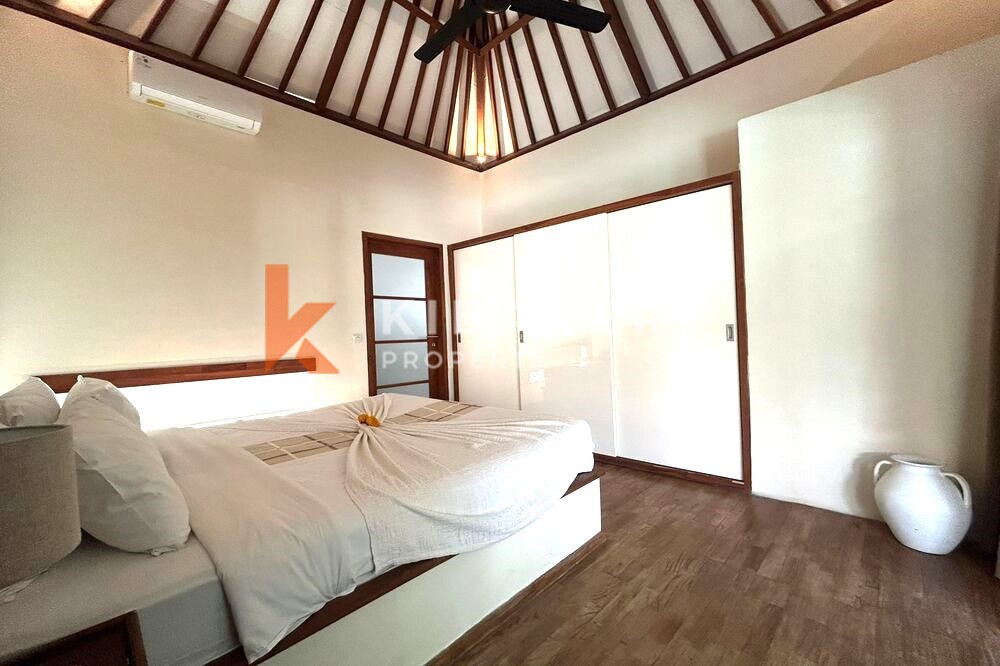 Beautiful Closed Three-Bedroom Villa in Batu Bolong — image 18
