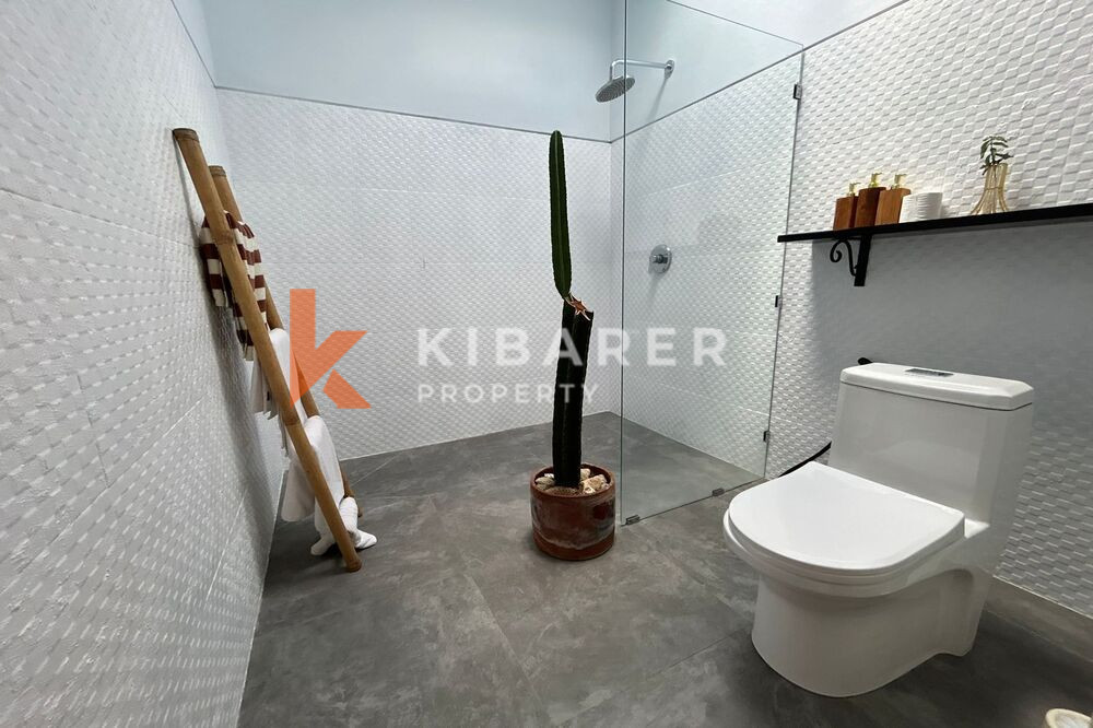 Comfortable Two-Bedroom Tropical Villa with Open Living Room in Berawa — image 11