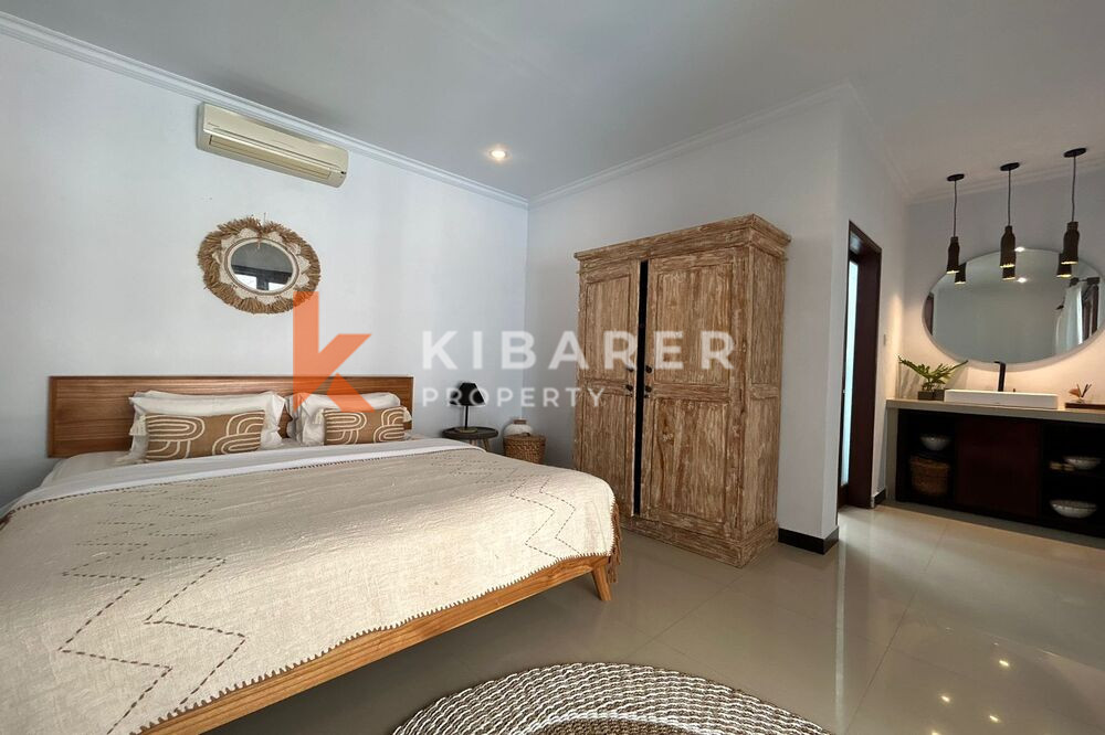 Comfortable Two-Bedroom Tropical Villa with Open Living Room in Berawa — image 8