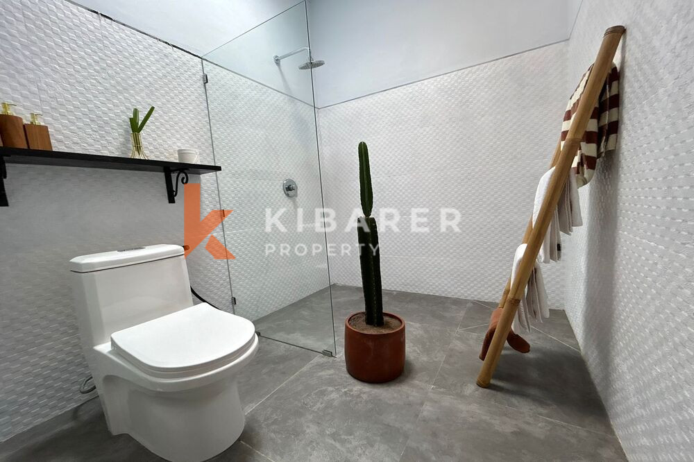 Comfortable Two-Bedroom Tropical Villa with Open Living Room in Berawa — image 15
