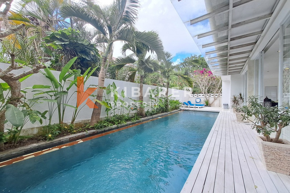 Beautiful Four-Bedroom Villa with Closed Living Room Located in the Ungasan Hills — image 2