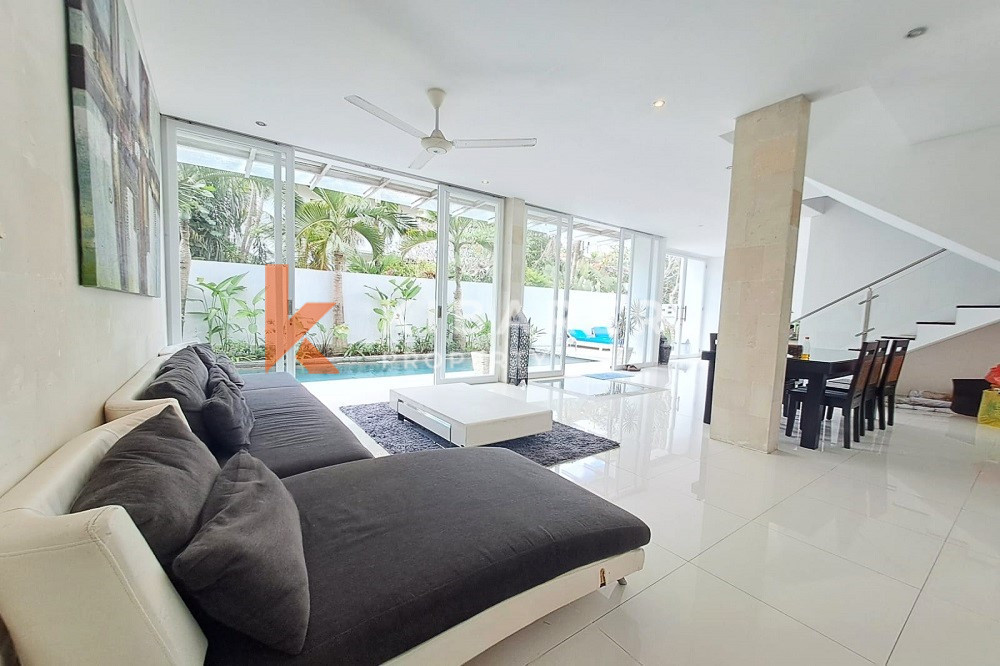 Beautiful Four-Bedroom Villa with Closed Living Room Located in the Ungasan Hills — image 4