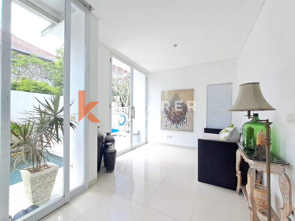Beautiful Four-Bedroom Villa with Closed Living Room Located in the Ungasan Hills — image 5