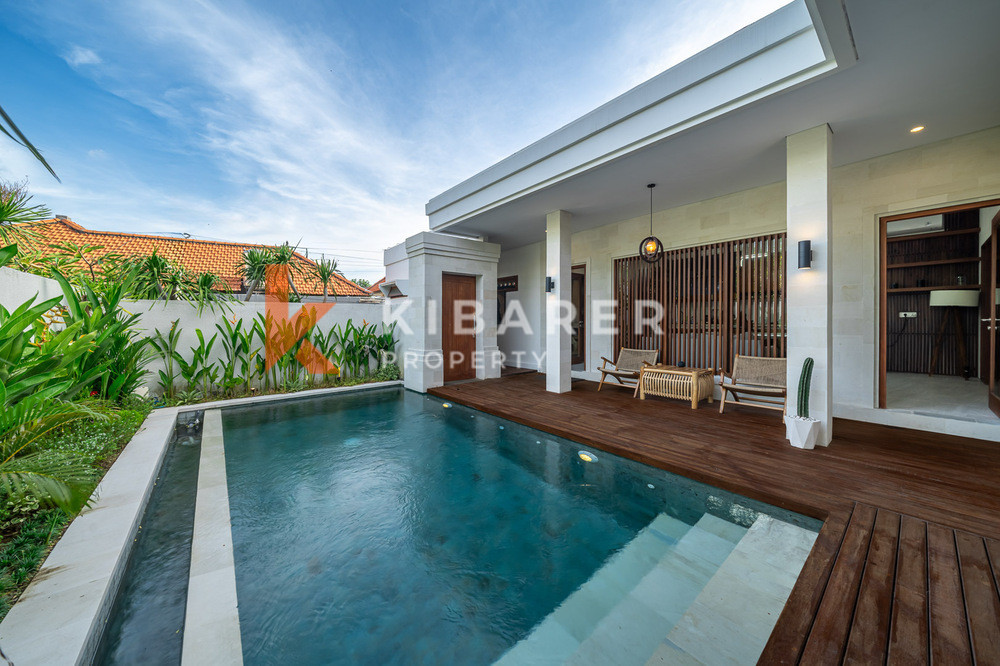 Amazing Three Bedroom Enclosed Living Contemporary Villa in Berawa — image 2
