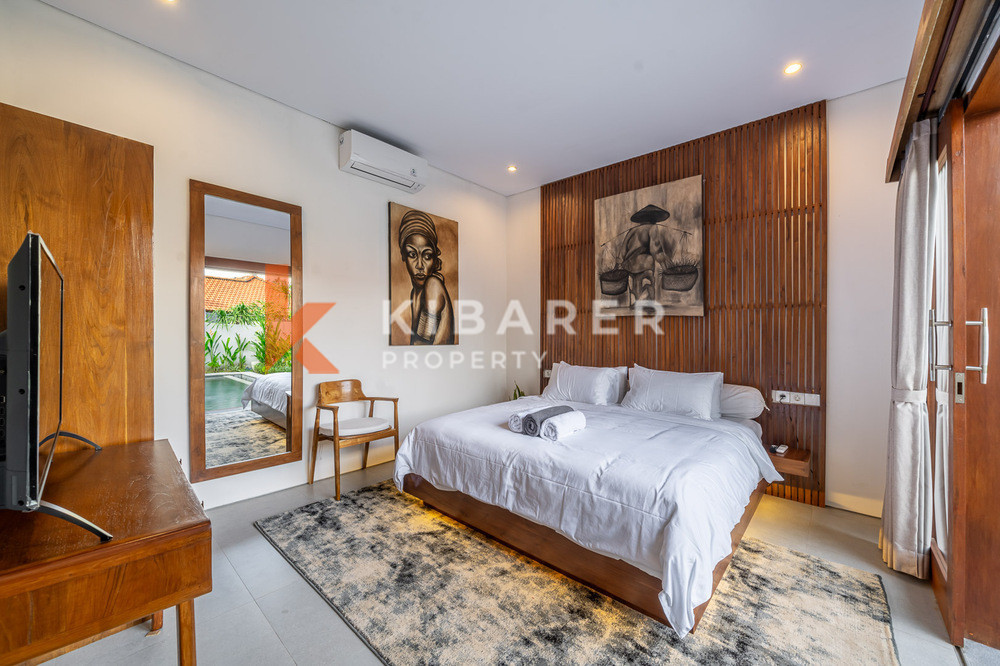 Amazing Three Bedroom Enclosed Living Contemporary Villa in Berawa — image 11