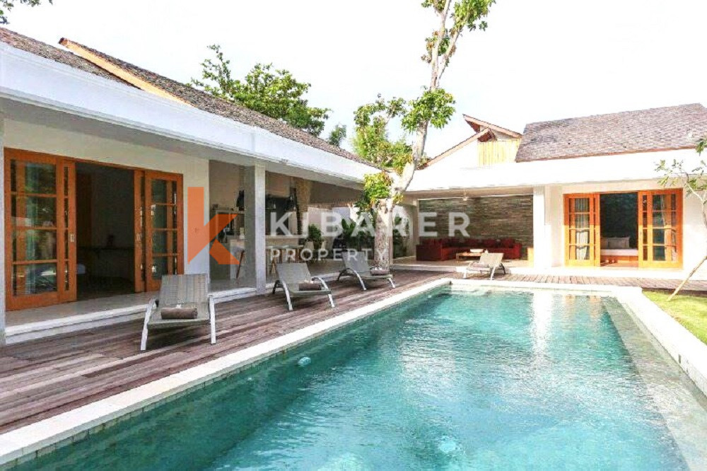 Exquisite Five-Bedrooms Enclosed Livingroom Villa Located in Tranquility of Umalas