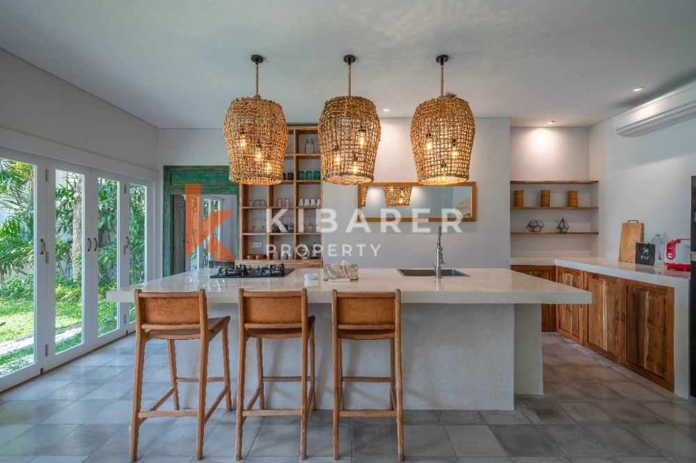 Five-Bedroom Indonesian Style Villa for Rent in Canggu — image 14
