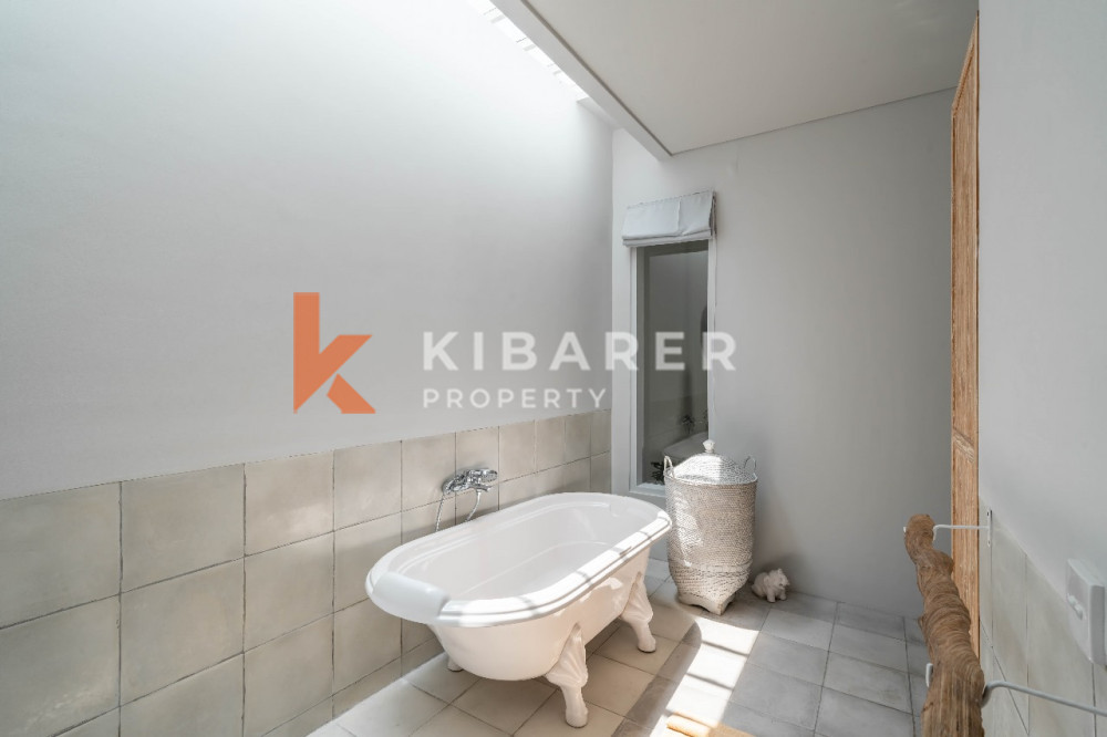 Five-Bedroom Indonesian Style Villa for Rent in Canggu — image 15