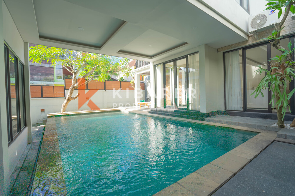 Marvelous Four-Bedroom Enclosed Living Room Luxury Villa in Jimbaran — image 2