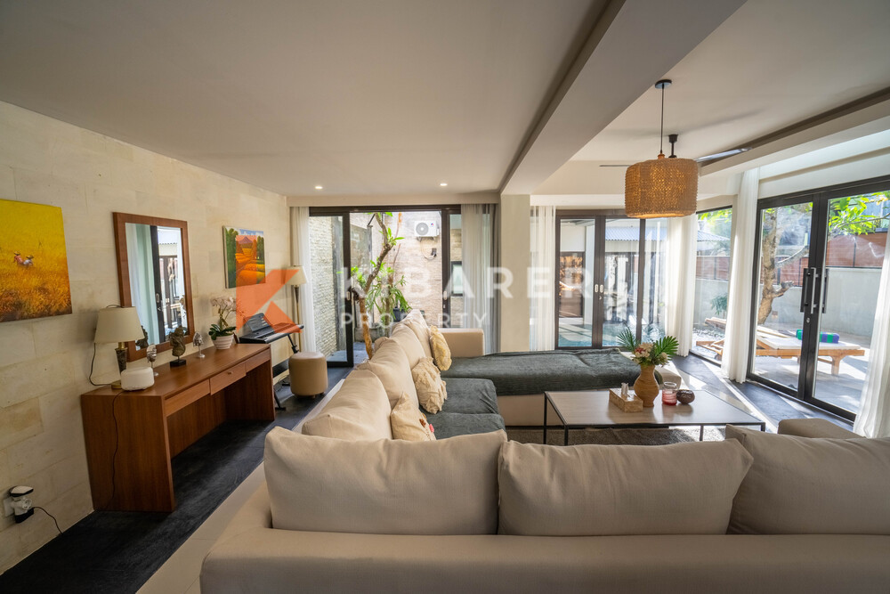 Marvelous Four-Bedroom Enclosed Living Room Luxury Villa in Jimbaran — image 9